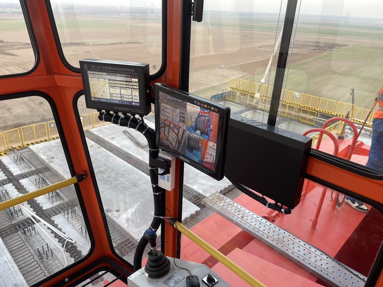 湖北三思科技桅桿吊安全監(jiān)控系統(tǒng)，助力河南首條樁板式無土路基高速